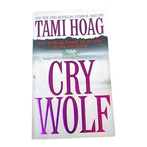 CLEARANCE 💕Cry Wolf by Tami Hoag Paperback Book